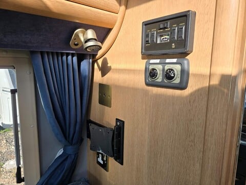 Auto-Sleepers Nuevo Motor Home 35