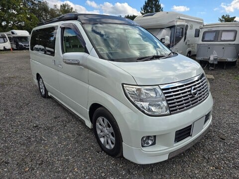 Nissan Elgrand 6