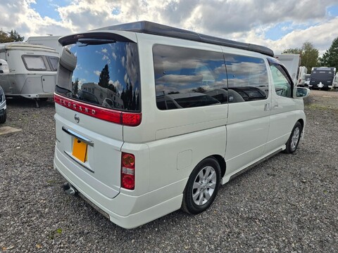 Nissan Elgrand 8