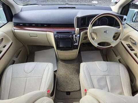 Nissan Elgrand 25