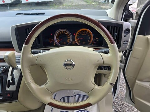 Nissan Elgrand 28