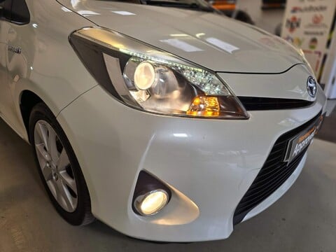 Toyota Yaris T SPIRIT HYBRID 41