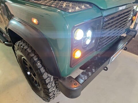 Land Rover Defender 90 HARD-TOP TD5 28