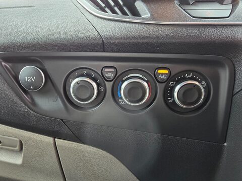 Ford Tourneo Custom Combi Sports Camper 32