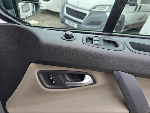 Ford Tourneo Custom Combi Sports Camper 26