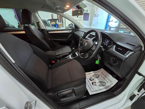 Skoda Octavia BLACK EDITION TDI CR 35