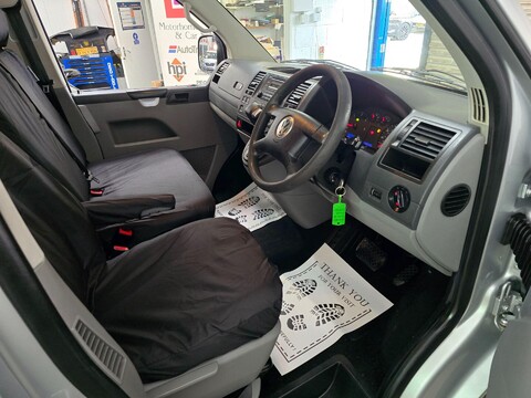 Volkswagen Transporter Shuttle T30 SHUTTLE SE SWB TDI 21
