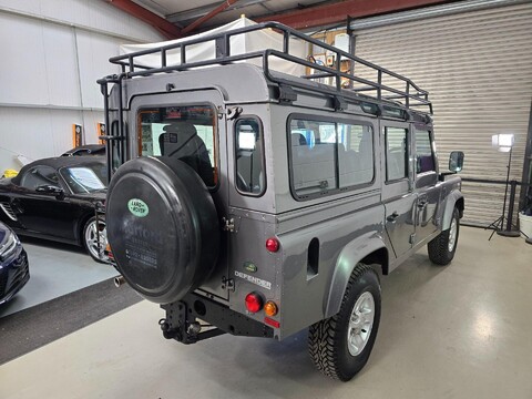 Land Rover Defender 110 XS STATION WAGON 2