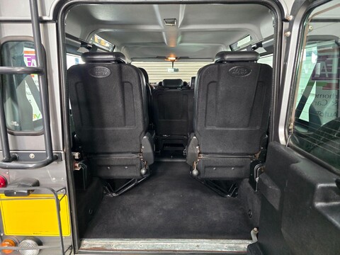 Land Rover Defender 110 XS STATION WAGON 9