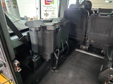Land Rover Defender 110 XS STATION WAGON 10