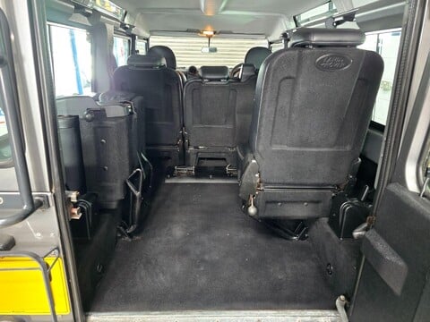 Land Rover Defender 110 XS STATION WAGON 11