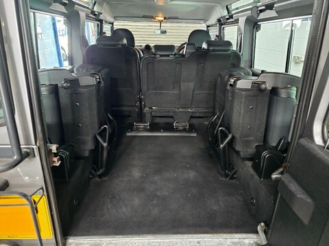 Land Rover Defender 110 XS STATION WAGON 12