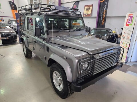 Land Rover Defender 110 XS STATION WAGON 14