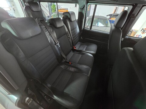 Land Rover Defender 110 XS STATION WAGON 17