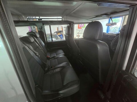 Land Rover Defender 110 XS STATION WAGON 18