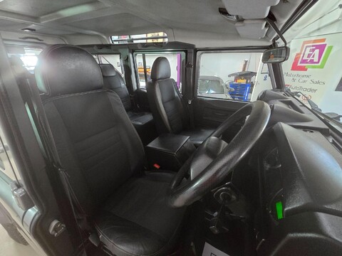 Land Rover Defender 110 XS STATION WAGON 26