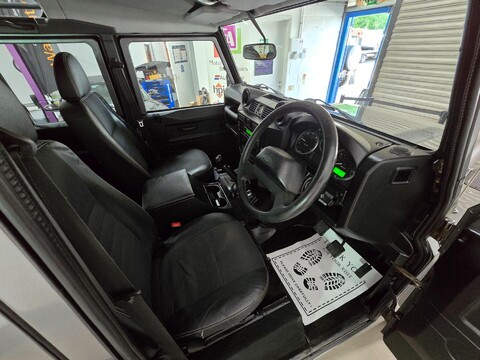 Land Rover Defender 110 XS STATION WAGON 27