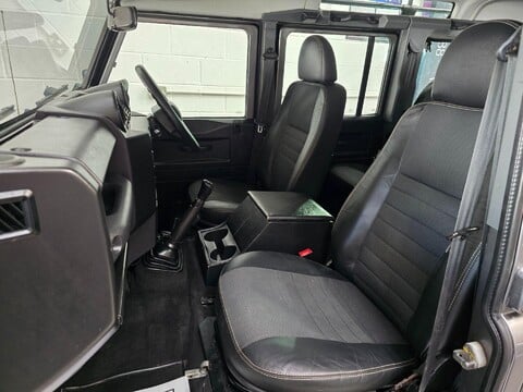 Land Rover Defender 110 XS STATION WAGON 29