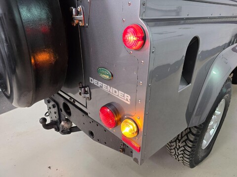 Land Rover Defender 110 XS STATION WAGON 36
