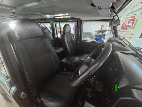 Land Rover Defender 110 XS STATION WAGON 26