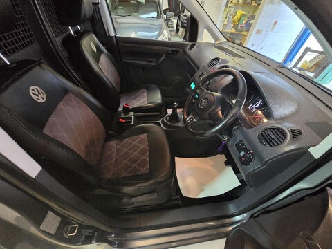 Volkswagen Caddy C20 TDI HIGHLINE 24