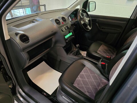 Volkswagen Caddy C20 TDI HIGHLINE 26