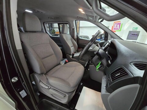 Hyundai I800 CRDI SE NAV 32