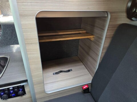Renault Trafic Campervan 36