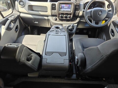 Renault Trafic Campervan 39