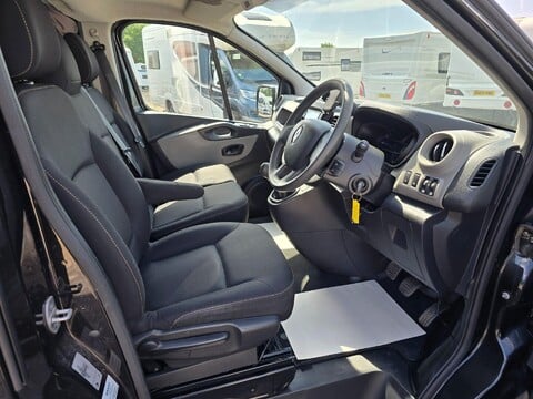 Renault Trafic Campervan 40