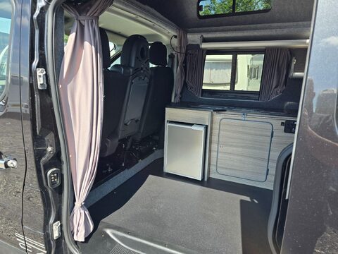 Renault Trafic Campervan 18