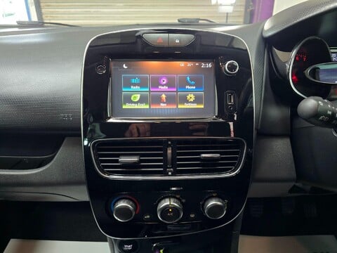 Renault Clio ICONIC TCE 21