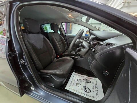 Renault Clio ICONIC TCE 33