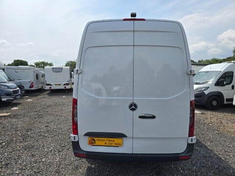 Mercedes-Benz Sprinter 9
