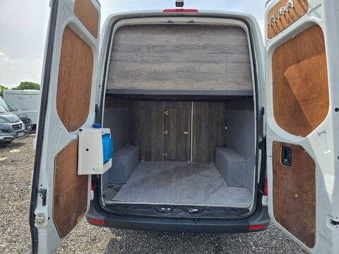 Mercedes-Benz Sprinter 11