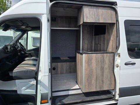 Mercedes-Benz Sprinter 14