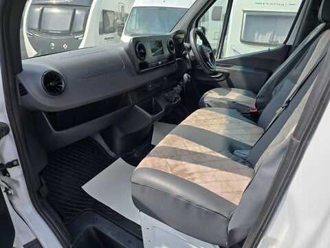 Mercedes-Benz Sprinter 26