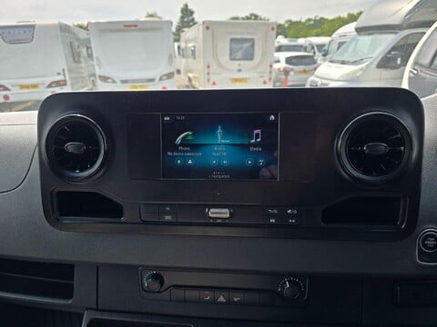Mercedes-Benz Sprinter 28