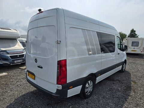 Mercedes-Benz Sprinter Stealth Camper 2