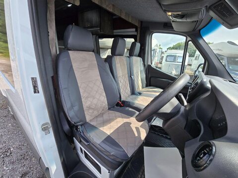 Mercedes-Benz Sprinter Stealth Camper 27