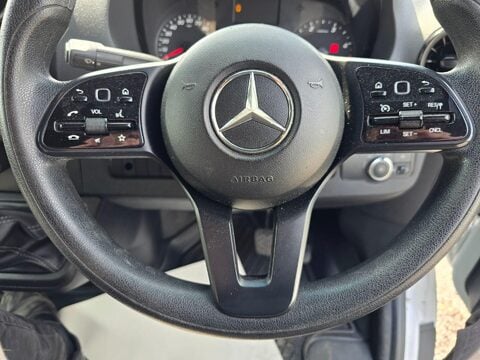 Mercedes-Benz Sprinter Stealth Camper 31