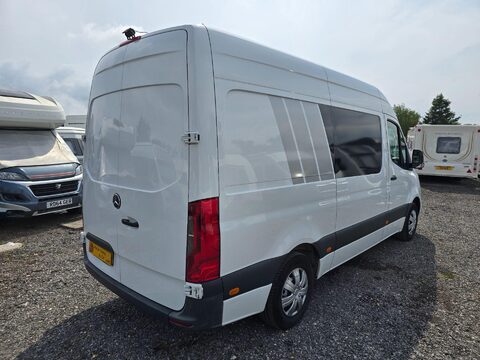Mercedes-Benz Sprinter Stealth Camper 8