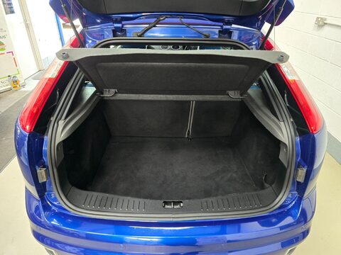 Ford Focus ST-2 10