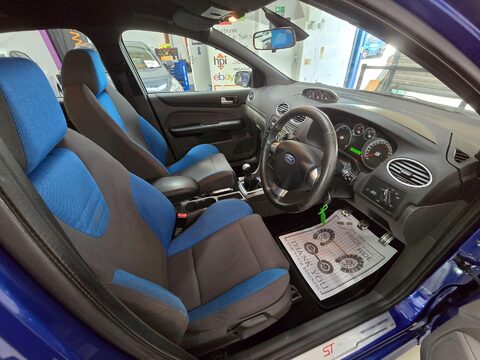 Ford Focus ST-2 24
