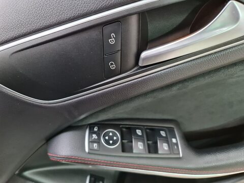 Mercedes-Benz GLA GLA220 CDI 4MATIC AMG LINE PREMIUM PLUS 40