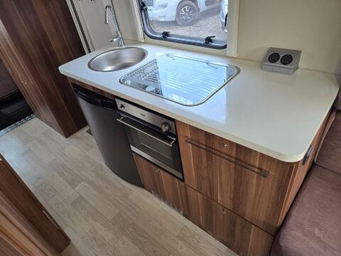 Roller Team Auto-Roller 746 Motor Home 26