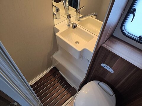 Roller Team Auto-Roller 746 Motor Home 34