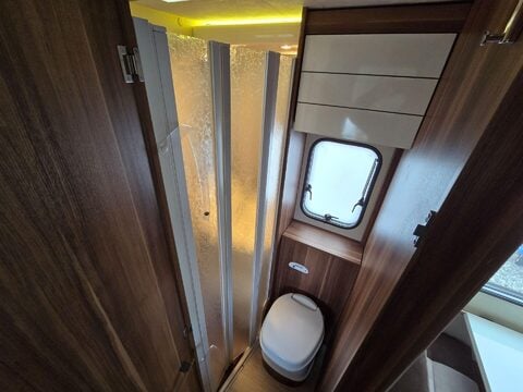 Roller Team Auto-Roller 746 Motor Home 35