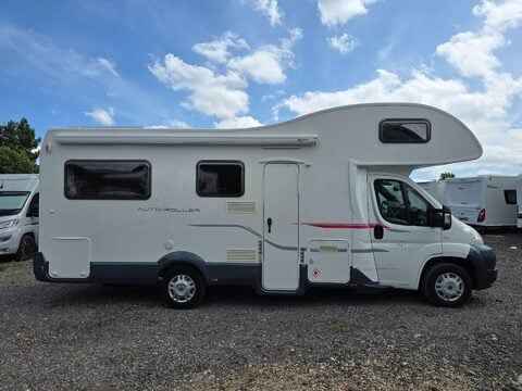 Roller Team Auto-Roller 746 Motor Home 11