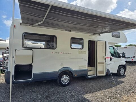 Roller Team Auto-Roller 746 Motor Home 14